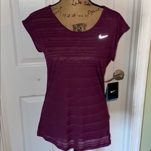 NWT women’s Nike top size small